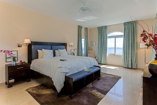 Princess Heights Luxury Boutique Condo Hotel (One Hoe)